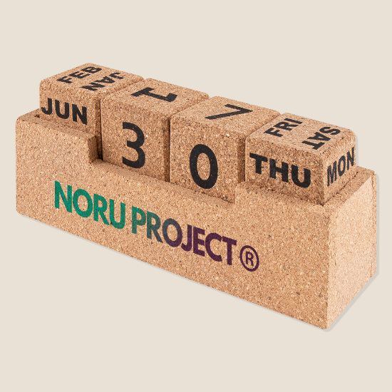 Natural Cork Calendar with 4 Cubes YALE